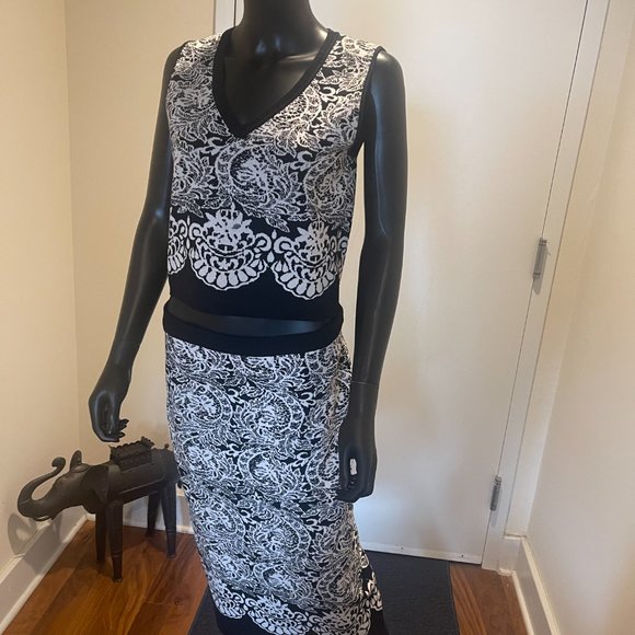 Collette's Closet | Sexy Black & White Sweater Set (Never Worn!) - Picture 4 of 9